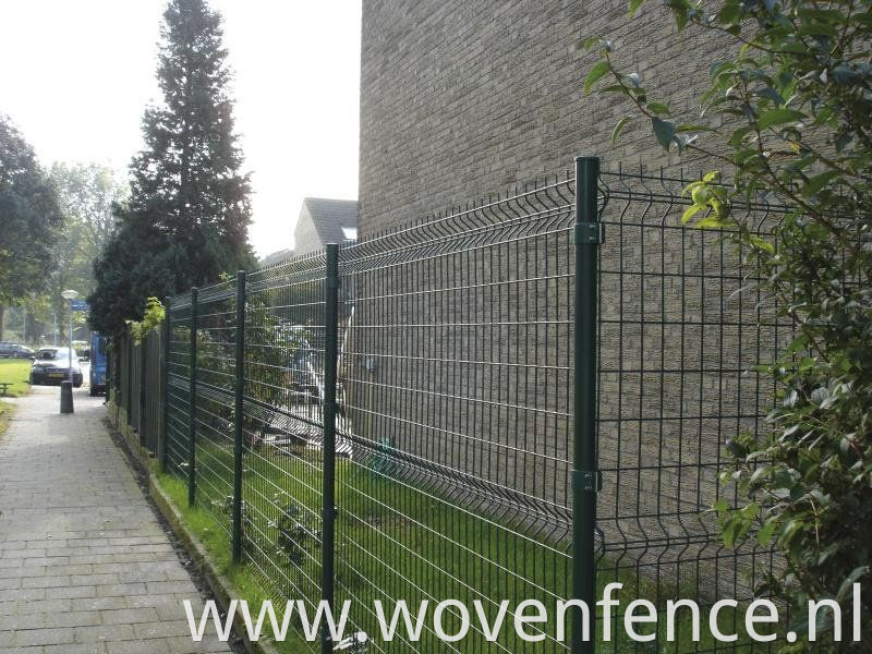 welded wire mesh fence with round post